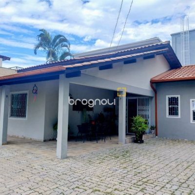Casa com 70m², 3 quartos (sendo 1 suíte), 1 garagem, no bairro Ingleses em Florianópolis