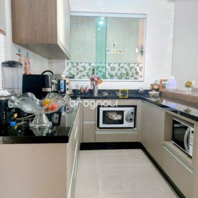 Casa com 70m², 3 quartos (sendo 1 suíte), 1 garagem, no bairro Ingleses em Florianópolis