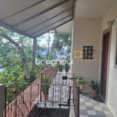 Casa com 95m², 4 quartos (sendo 1 suíte), 1 garagem, no bairro Centro em Florianópolis