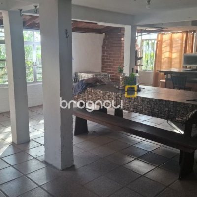 Casa com 95m², 4 quartos (sendo 1 suíte), 1 garagem, no bairro Centro em Florianópolis