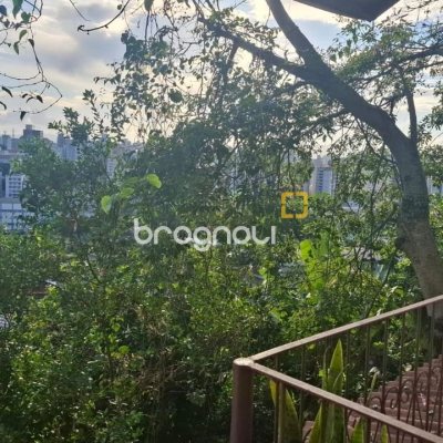 Casa com 95m², 4 quartos (sendo 1 suíte), 1 garagem, no bairro Centro em Florianópolis
