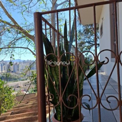 Casa com 95m², 4 quartos (sendo 1 suíte), 1 garagem, no bairro Centro em Florianópolis