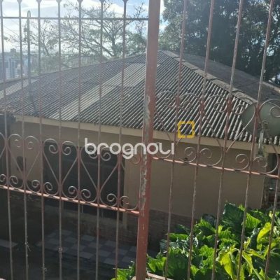 Casa com 95m², 4 quartos (sendo 1 suíte), 1 garagem, no bairro Centro em Florianópolis