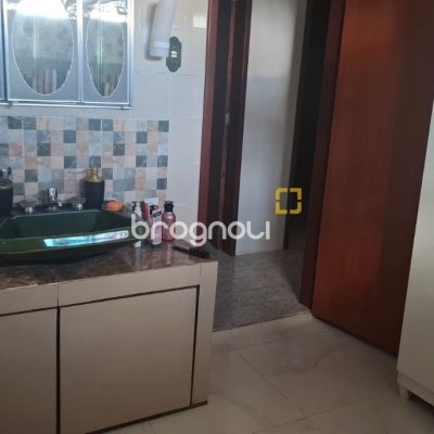 Casa com 95m², 4 quartos (sendo 1 suíte), 1 garagem, no bairro Centro em Florianópolis