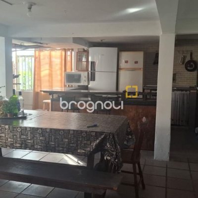 Casa com 95m², 4 quartos (sendo 1 suíte), 1 garagem, no bairro Centro em Florianópolis