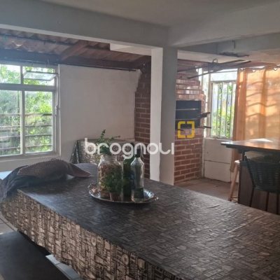 Casa com 95m², 4 quartos (sendo 1 suíte), 1 garagem, no bairro Centro em Florianópolis