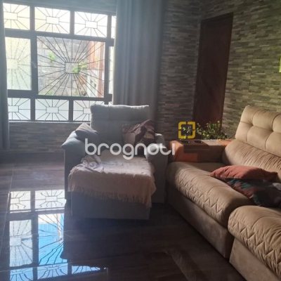 Casa com 95m², 4 quartos (sendo 1 suíte), 1 garagem, no bairro Centro em Florianópolis