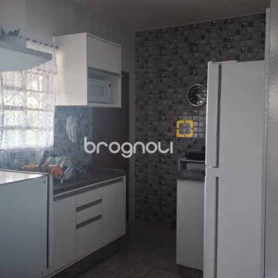 Casa com 95m², 4 quartos (sendo 1 suíte), 1 garagem, no bairro Centro em Florianópolis
