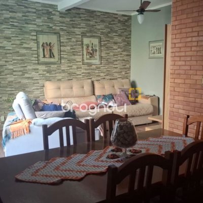 Casa com 95m², 4 quartos (sendo 1 suíte), 1 garagem, no bairro Centro em Florianópolis