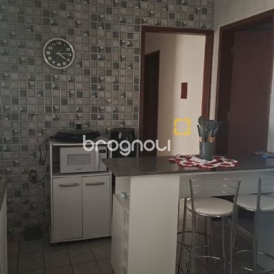 Casa com 95m², 4 quartos (sendo 1 suíte), 1 garagem, no bairro Centro em Florianópolis