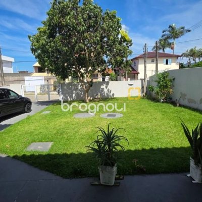 Casa com 101m², 3 quartos (sendo 1 suíte), 4 garagens, no bairro Carianos em Florianópolis
