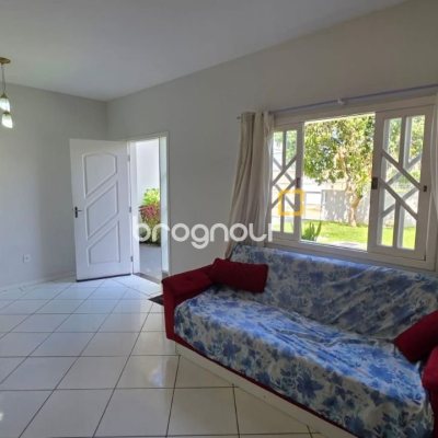 Casa com 101m², 3 quartos (sendo 1 suíte), 4 garagens, no bairro Carianos em Florianópolis