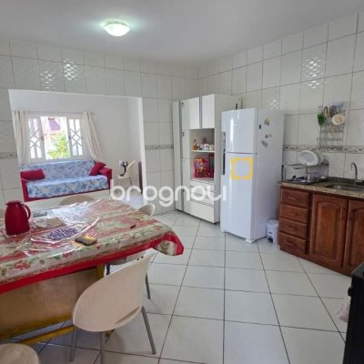 Casa com 101m², 3 quartos (sendo 1 suíte), 4 garagens, no bairro Carianos em Florianópolis