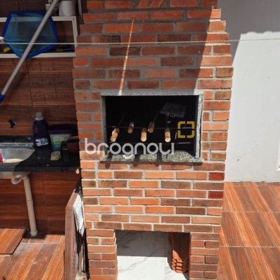 Casa com 101m², 3 quartos (sendo 1 suíte), 4 garagens, no bairro Carianos em Florianópolis