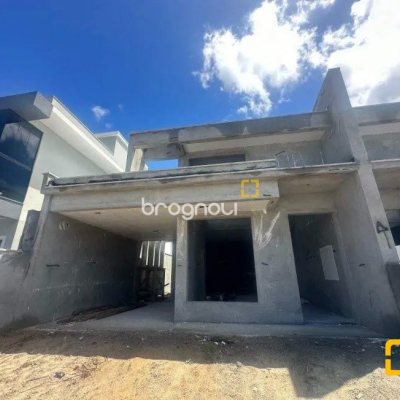 Casa com 111m², 3 quartos (sendo 1 suíte), 2 garagens, no bairro São João do Rio Vermelho em Florianópolis