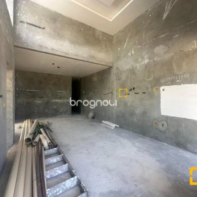 Casa com 111m², 3 quartos (sendo 1 suíte), 2 garagens, no bairro São João do Rio Vermelho em Florianópolis