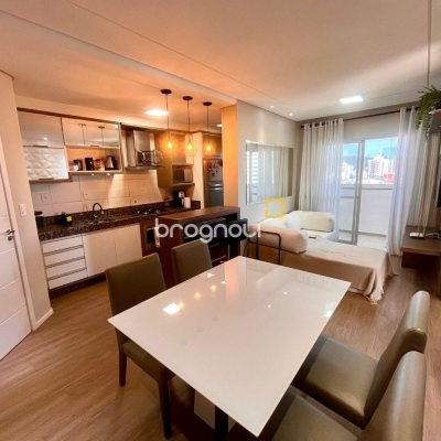 Apartamento com 57m², 2 quartos, 1 garagem, no bairro Barreiros em São José