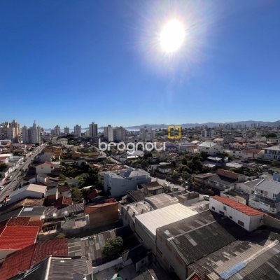 Apartamento com 57m², 2 quartos, 1 garagem, no bairro Barreiros em São José