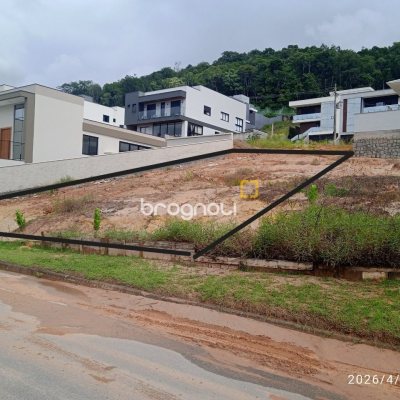 Terreno com 360m², no bairro Campinas em São José