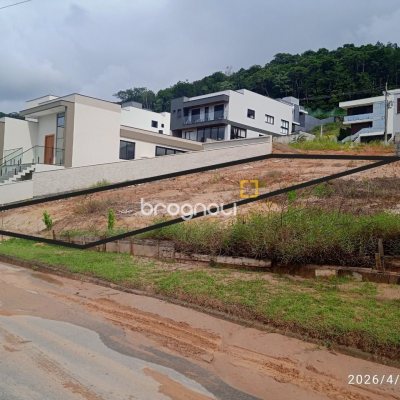 Terreno com 360m², no bairro Campinas em São José