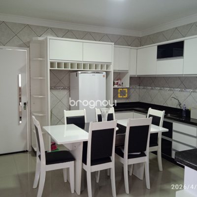 Casa com 194m², 3 quartos (sendo 1 suíte), 3 garagens, no bairro Barra do Aririú em Palhoça