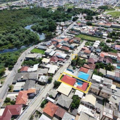 Casa com 194m², 3 quartos (sendo 1 suíte), 3 garagens, no bairro Barra do Aririú em Palhoça