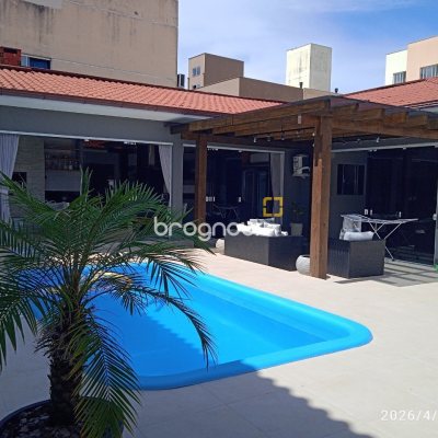 Casa com 194m², 3 quartos (sendo 1 suíte), 3 garagens, no bairro Barra do Aririú em Palhoça