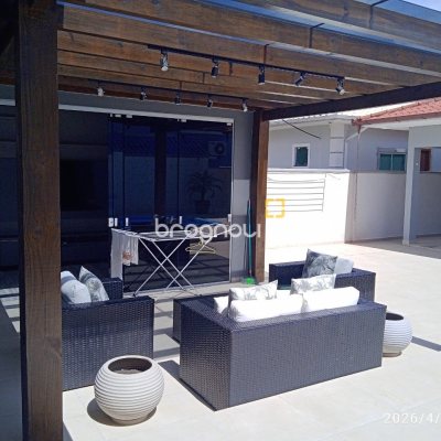 Casa com 194m², 3 quartos (sendo 1 suíte), 3 garagens, no bairro Barra do Aririú em Palhoça