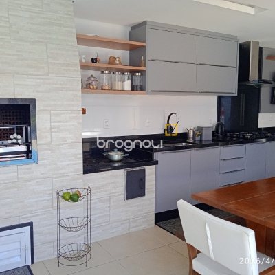 Casa com 194m², 3 quartos (sendo 1 suíte), 3 garagens, no bairro Barra do Aririú em Palhoça