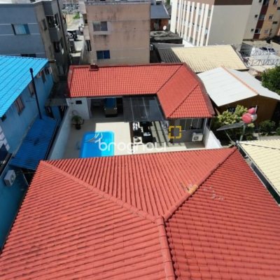 Casa com 194m², 3 quartos (sendo 1 suíte), 3 garagens, no bairro Barra do Aririú em Palhoça