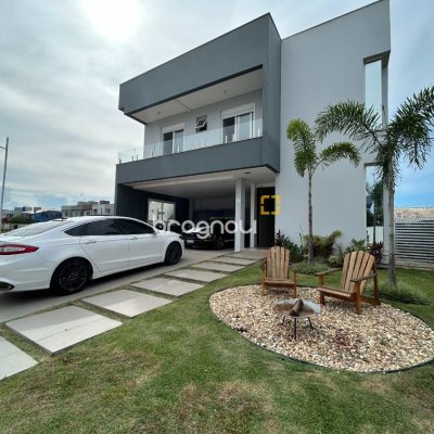 Casa com 278m², 5 quartos (sendo 2 suítes), 4 garagens, no bairro Campeche em Florianópolis