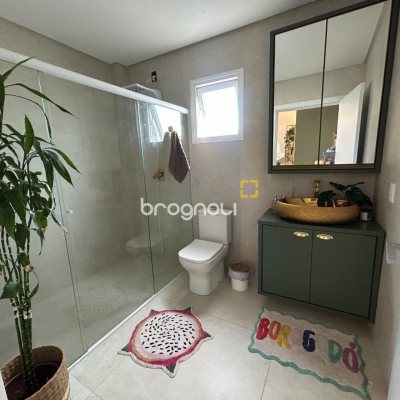 Casa com 278m², 5 quartos (sendo 2 suítes), 4 garagens, no bairro Campeche em Florianópolis