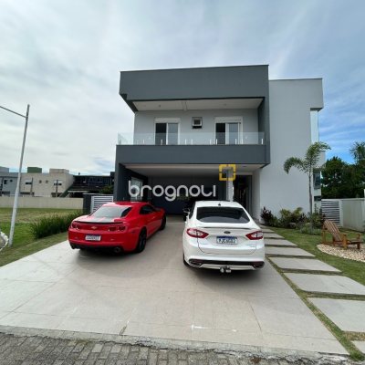 Casa com 278m², 5 quartos (sendo 2 suítes), 4 garagens, no bairro Campeche em Florianópolis