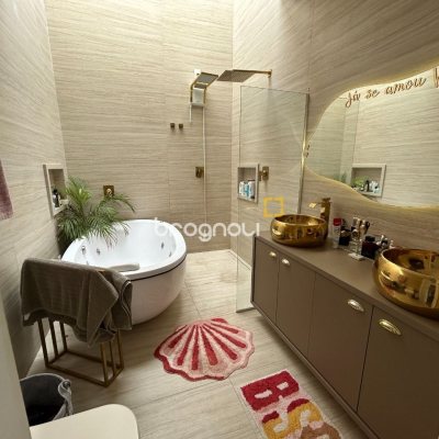 Casa com 278m², 5 quartos (sendo 2 suítes), 4 garagens, no bairro Campeche em Florianópolis