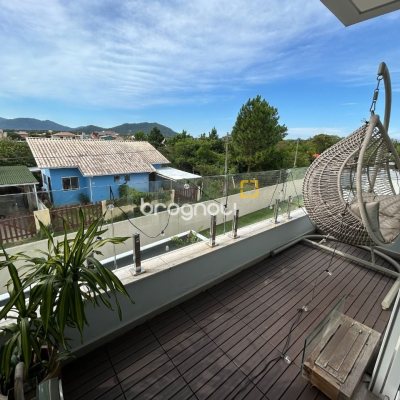 Casa com 278m², 5 quartos (sendo 2 suítes), 4 garagens, no bairro Campeche em Florianópolis