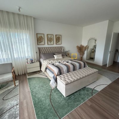Casa com 278m², 5 quartos (sendo 2 suítes), 4 garagens, no bairro Campeche em Florianópolis