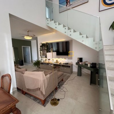 Casa com 278m², 5 quartos (sendo 2 suítes), 4 garagens, no bairro Campeche em Florianópolis