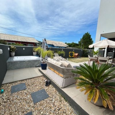 Casa com 278m², 5 quartos (sendo 2 suítes), 4 garagens, no bairro Campeche em Florianópolis