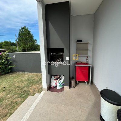 Casa com 278m², 5 quartos (sendo 2 suítes), 4 garagens, no bairro Campeche em Florianópolis