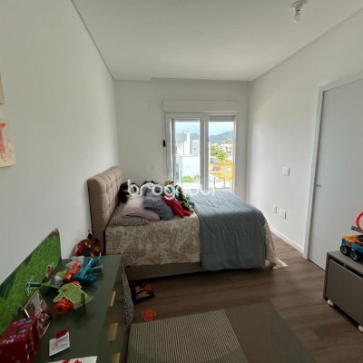 Casa com 278m², 5 quartos (sendo 2 suítes), 4 garagens, no bairro Campeche em Florianópolis