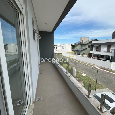 Casa com 278m², 5 quartos (sendo 2 suítes), 4 garagens, no bairro Campeche em Florianópolis