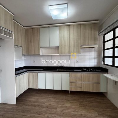 Apartamento com 85m², 3 quartos (sendo 1 suíte), 2 garagens, no bairro Coqueiros em Florianópolis