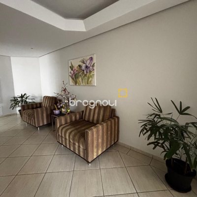 Apartamento com 85m², 3 quartos (sendo 1 suíte), 2 garagens, no bairro Coqueiros em Florianópolis