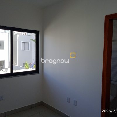 Casa com 72m², 2 quartos (sendo 2 suítes), 1 garagem, no bairro Areias em São José