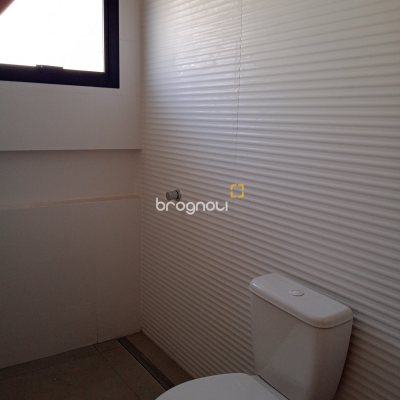 Casa com 72m², 2 quartos (sendo 2 suítes), 1 garagem, no bairro Areias em São José