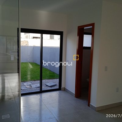 Casa com 72m², 2 quartos (sendo 2 suítes), 1 garagem, no bairro Areias em São José