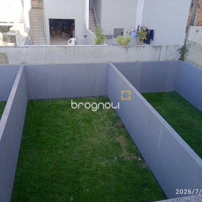 Casa com 72m², 2 quartos (sendo 2 suítes), 1 garagem, no bairro Areias em São José