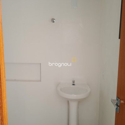 Casa com 72m², 2 quartos (sendo 2 suítes), 1 garagem, no bairro Areias em São José