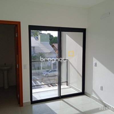 Casa com 72m², 2 quartos (sendo 2 suítes), 1 garagem, no bairro Areias em São José