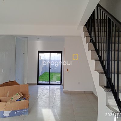 Casa com 72m², 2 quartos (sendo 2 suítes), 1 garagem, no bairro Areias em São José